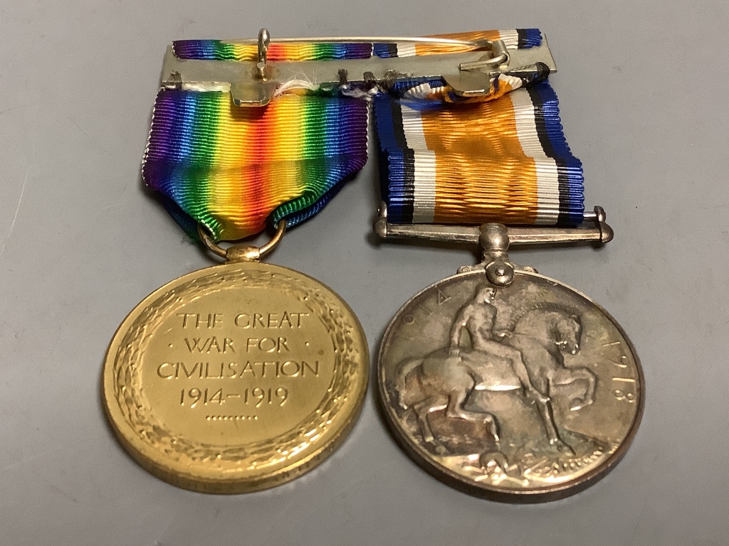 A pair of WWI medals